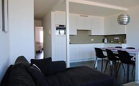 Modern appartement op de zeedijk met 2 slaapkamers te Oostende